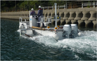 海の環境間題　海底ゴミ回収、浮遊ゴミ回収装置試験など